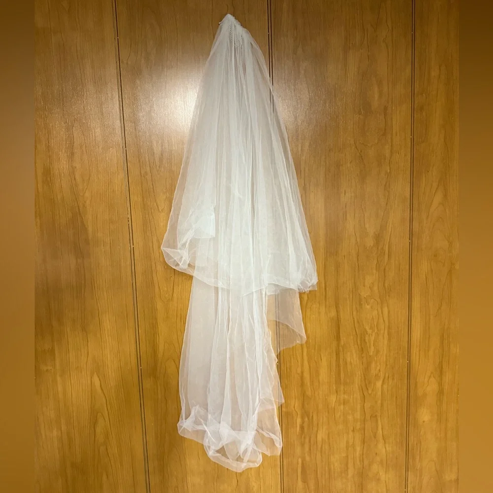 Brides & Hairpins Fingertip Layer Veil